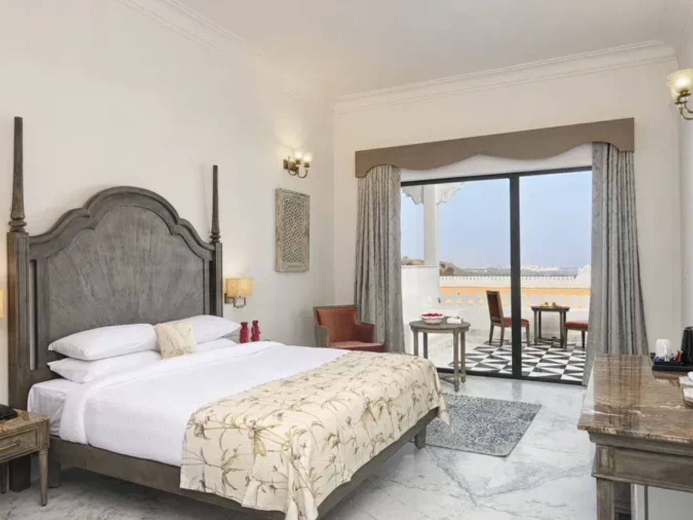 Fateh Vilas Renaissance Room with Sit Out