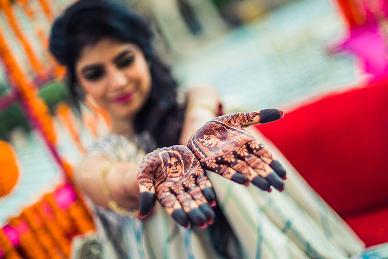 Red Veds: Wedding Mehndi Poses | Check It Now