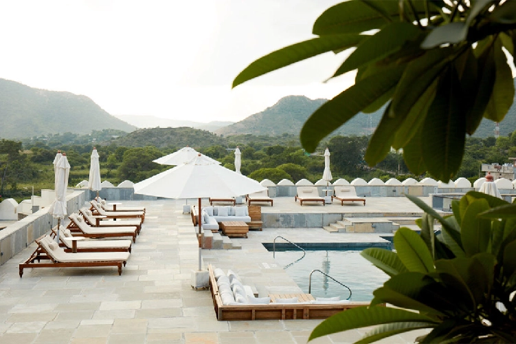 Raas Devigarh Poolside Dining