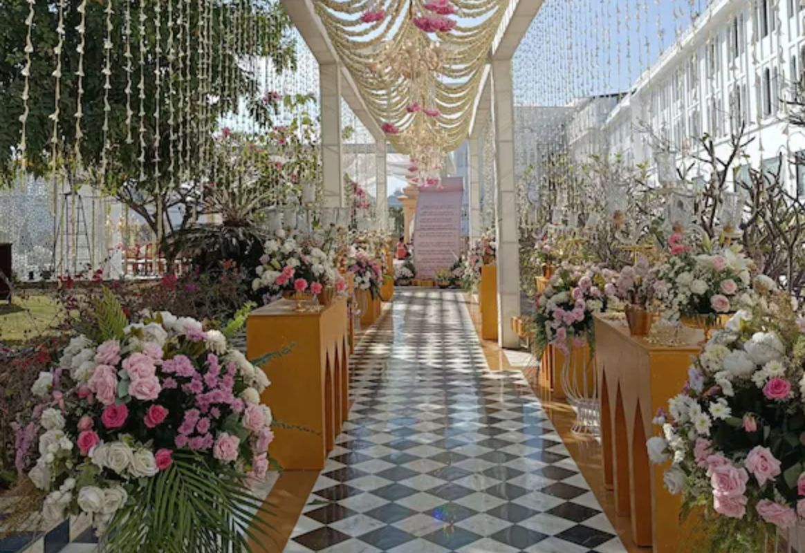 Radisson Blu Grand Lawn - Outdoor Wedding Venue