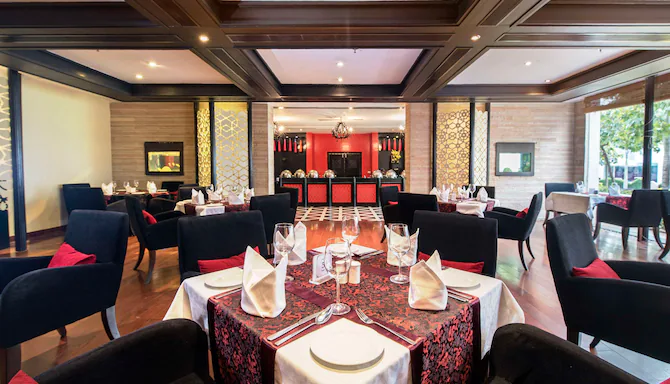 Radisson Blu Wok by the Lake
