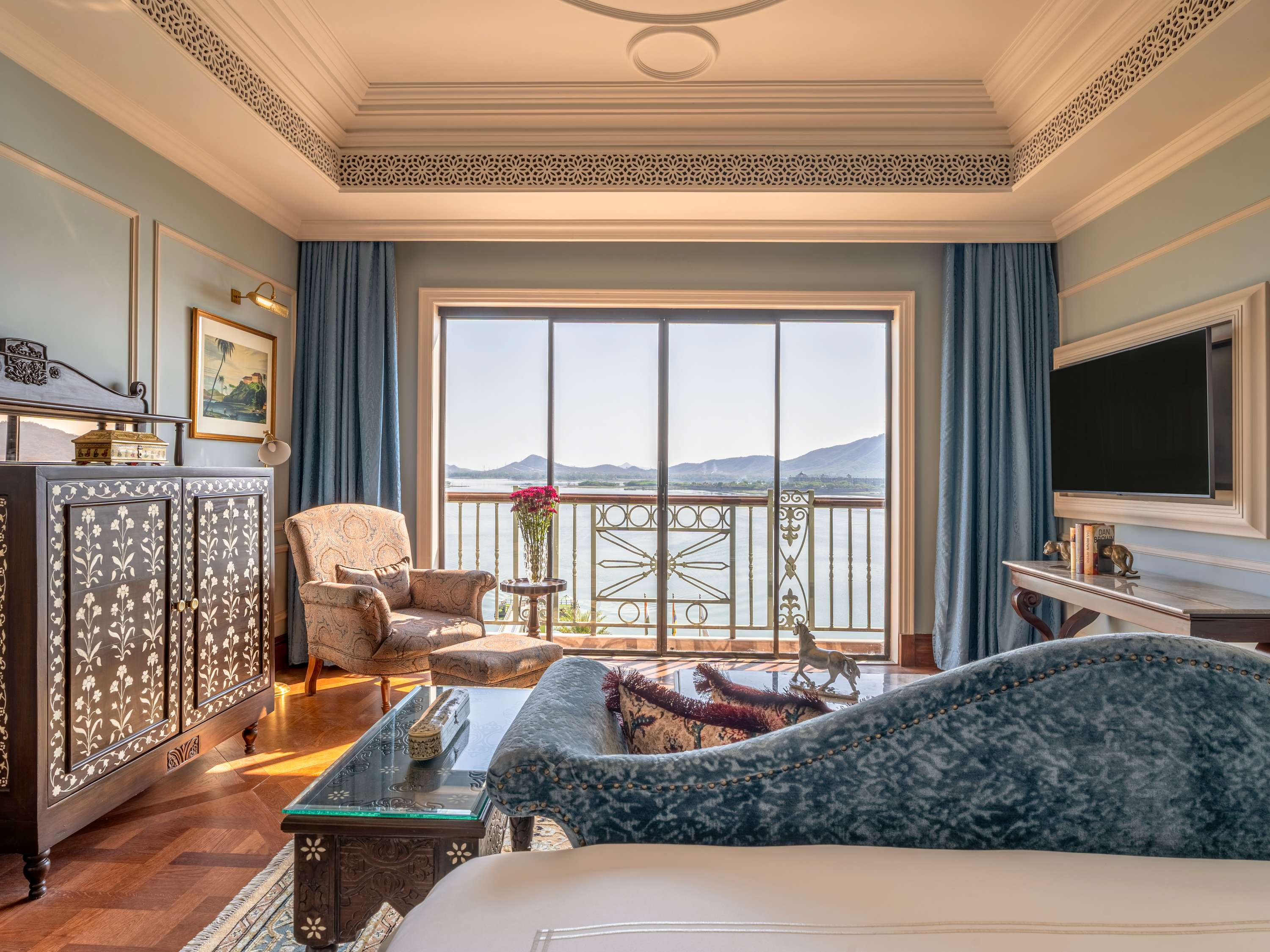 Raffles Lakeshore Accommodation