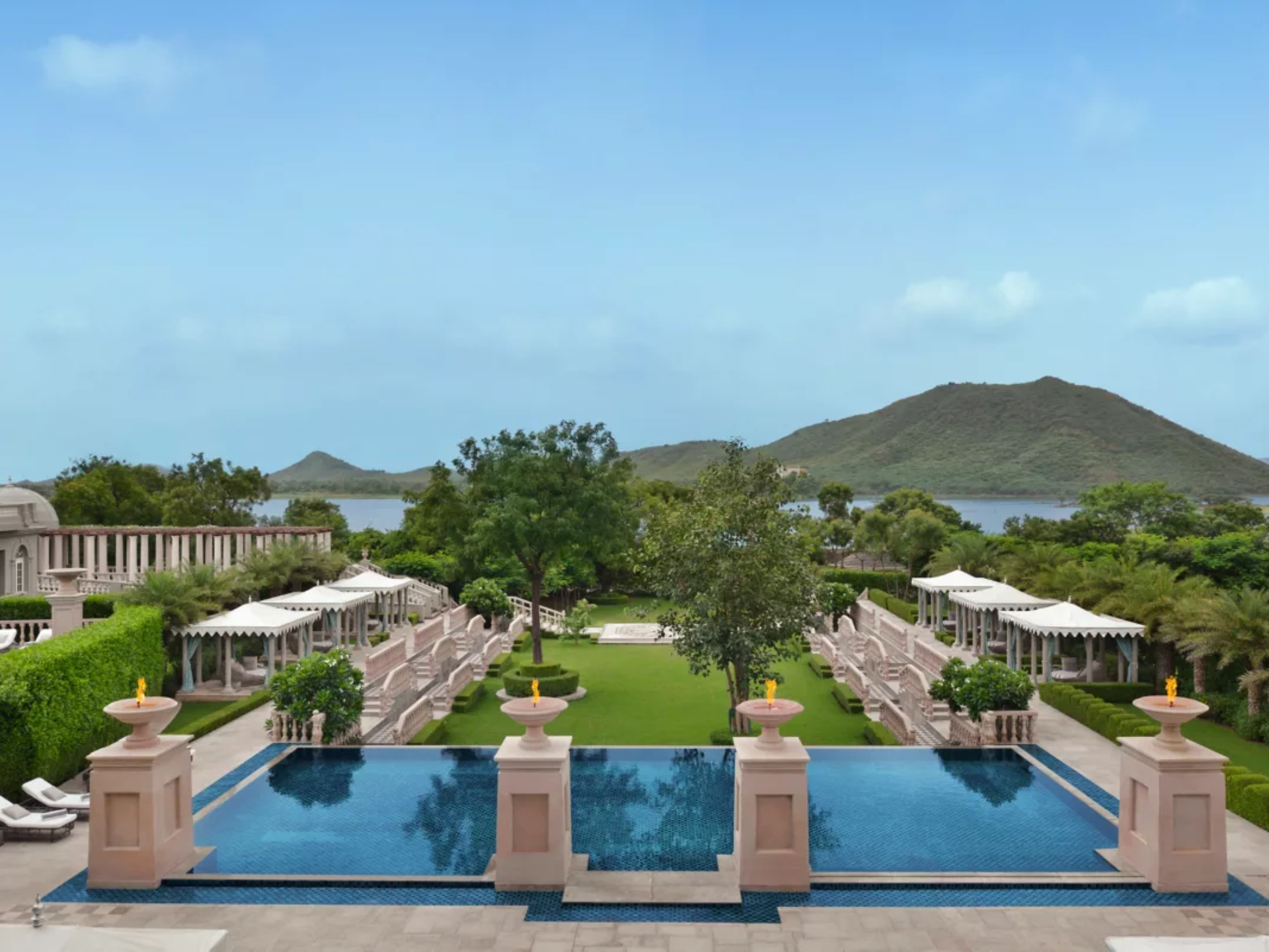 Raffles Udaipur Poolside Lawn