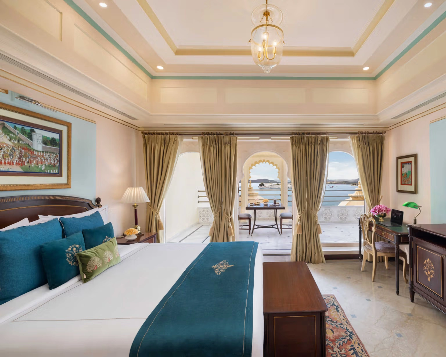 Taj Fateh Prakash Luxury Suite 