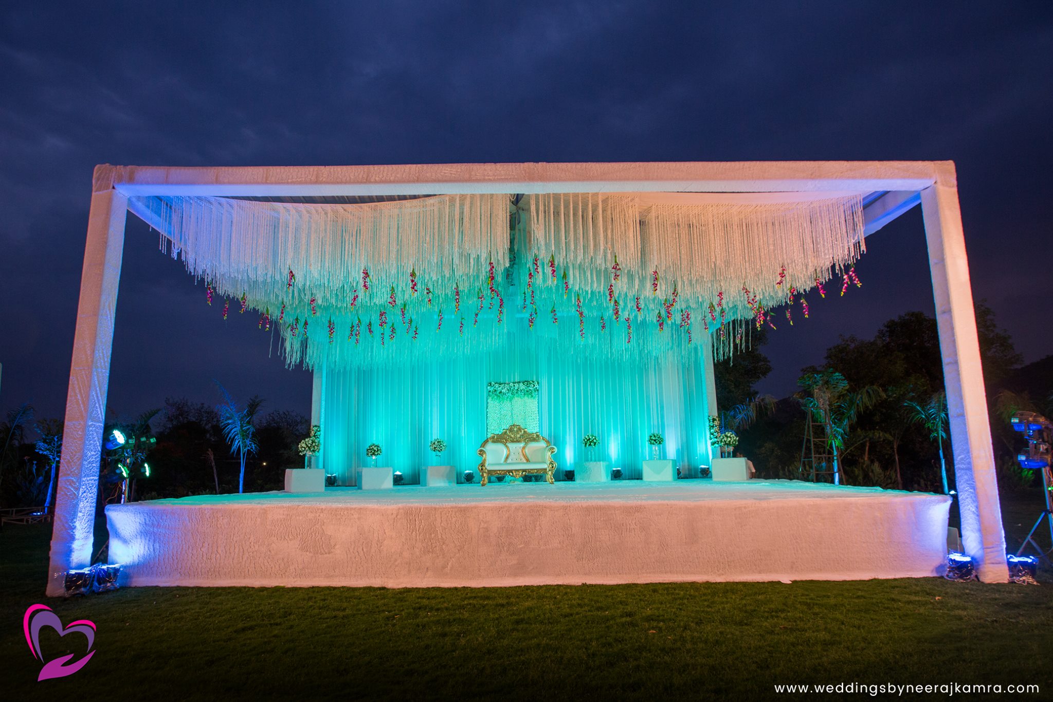 Simple yet Graceful Wedding Stage Decoration